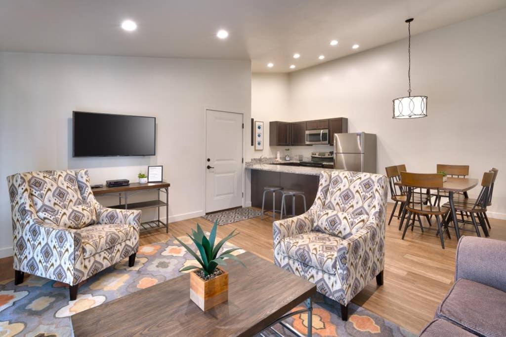 6L Top Floor Redcliff Condo, Pool & Hot Tub Moab Luaran gambar